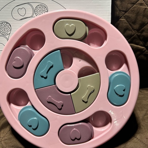 NWT- IQ Interactive Puzzle Toy for dogs - Picture 2 of 4
